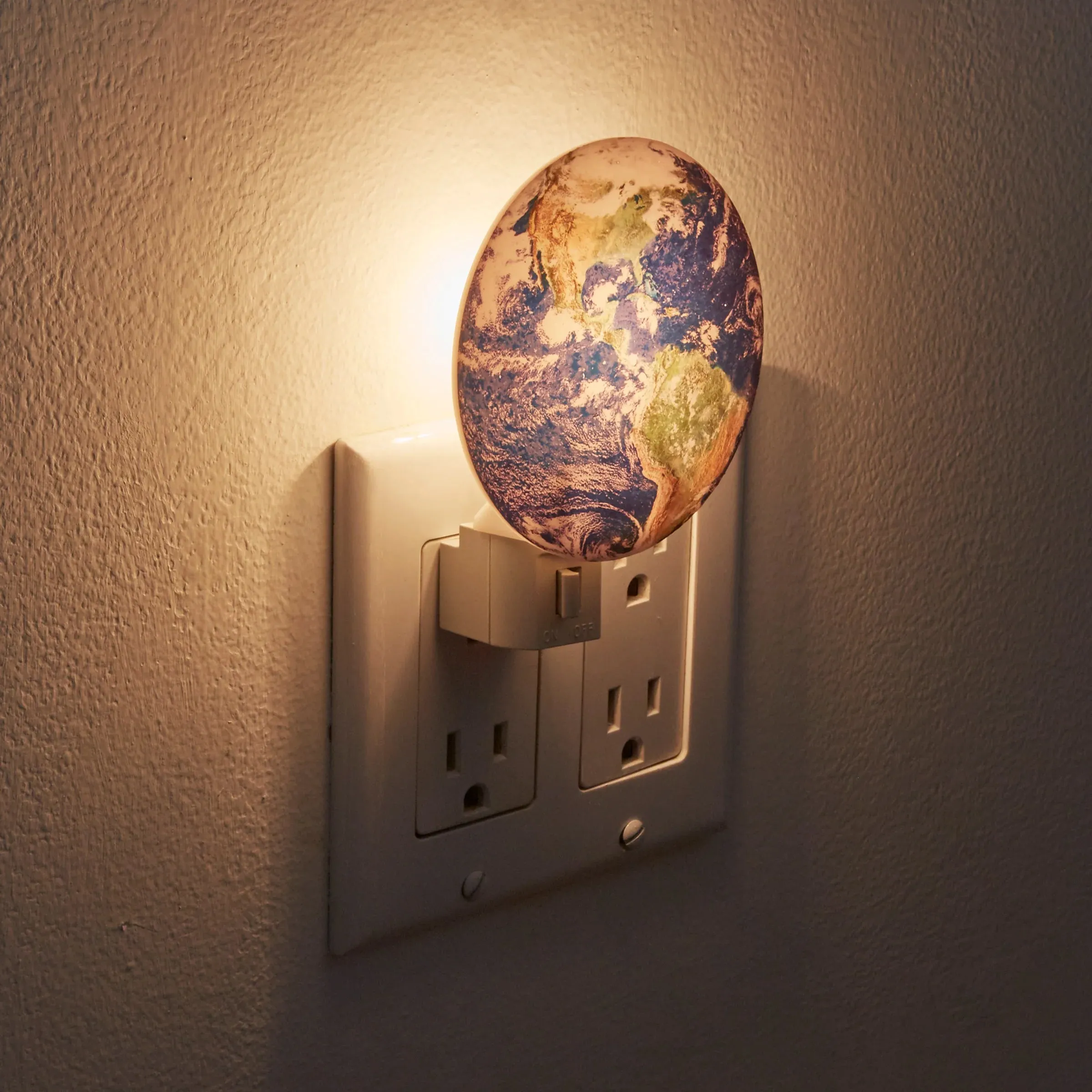 Kikkerland Earth Night Light