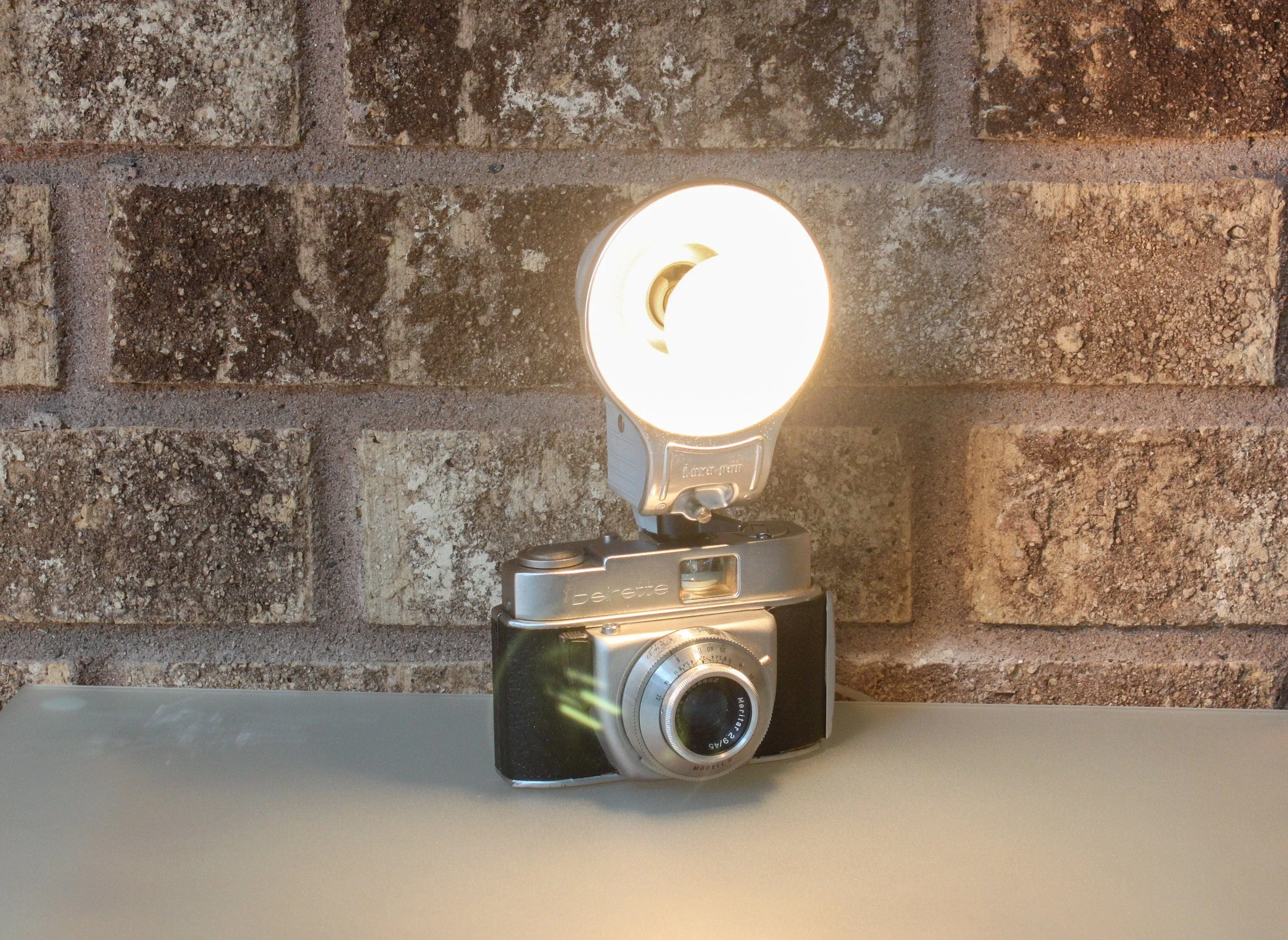 Vintage Distinctive Table/Desk Lamp  - Beier Beirette v Camera - Photographer gift - Vintage Lover gift - retro design fan